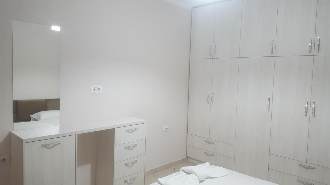 B & D Apartment Саранда Екстер'єр фото